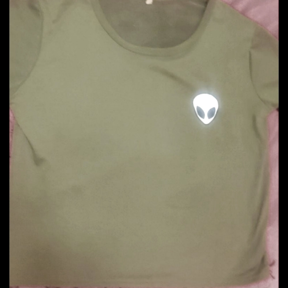 Alien crop tee
